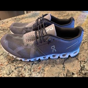 On Cloud running shoe Women’s size 9. Pebble color